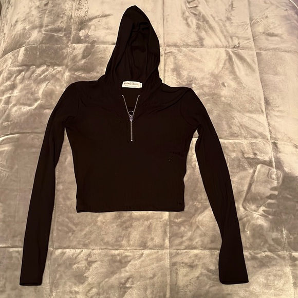 Cropped fitted black long sleeve shirt - Picture 1 of 3